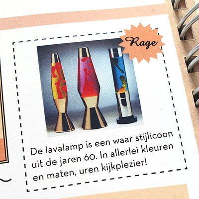 een lavalamp op een jaaroverzicht van een vriendenboekje